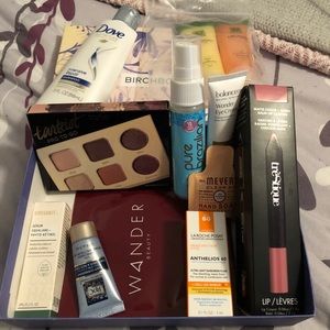 *MAKE ME AN OFFER! Makeup/Skin/Haircare Beauty Box